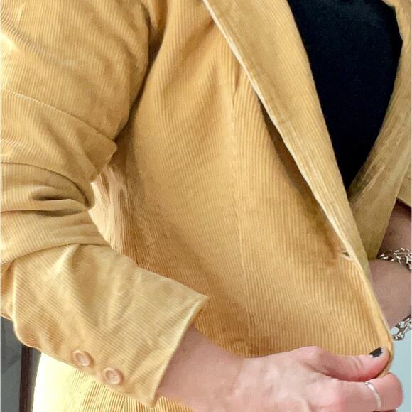 Women’s Corduroy blazer Vintage gold corduroy, lined 3 pockets 2 button closure - Picture 6 of 11